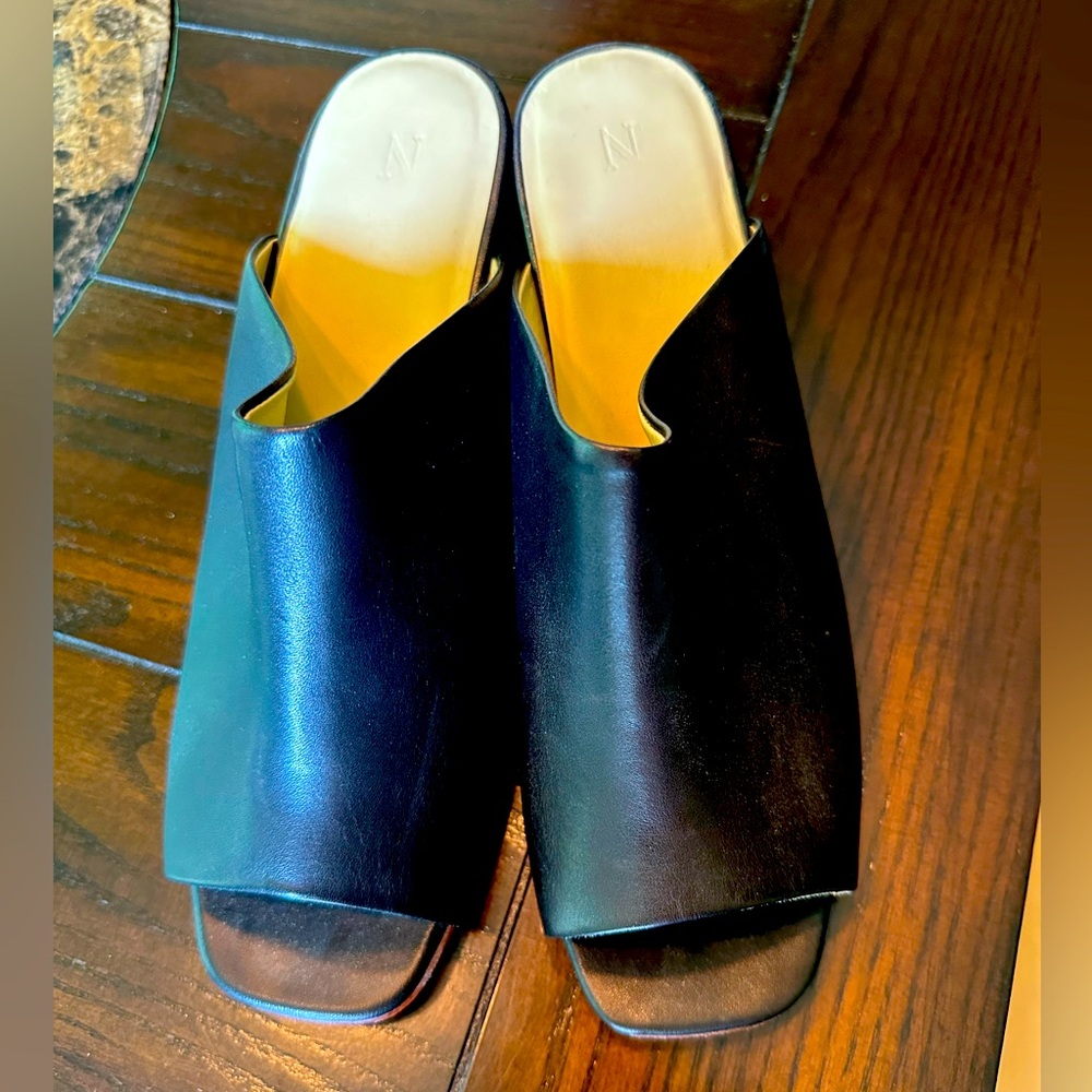 Nisolo Paloma Open-toed Black Mules with 2.5” heel. Size 9